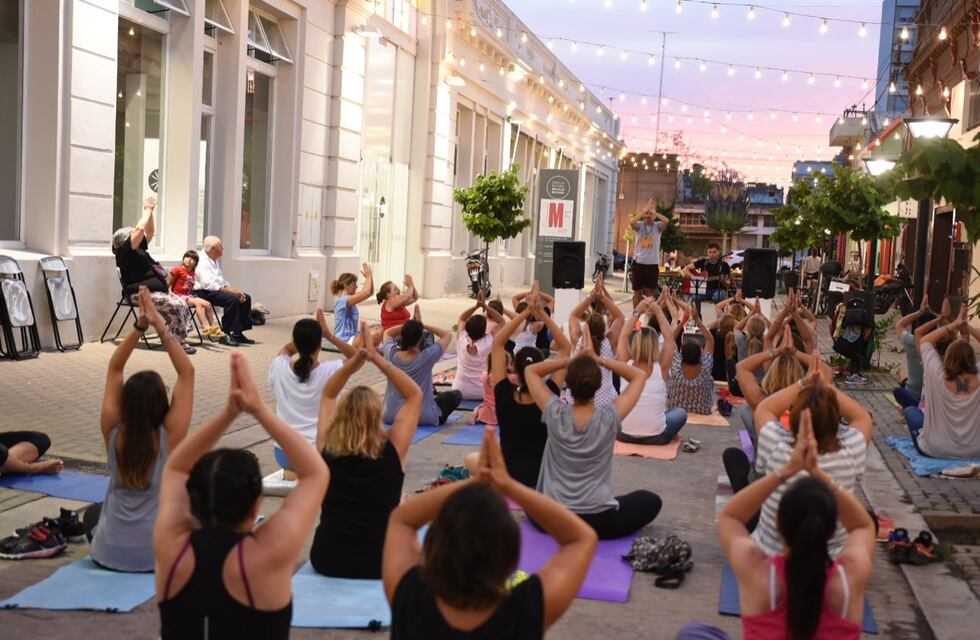 Yoga y meditación en el Pasaje Carcabuey