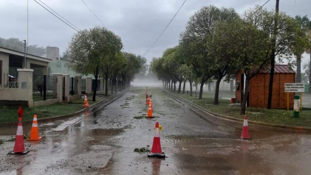 Al menos 30 familias se vieron afectadas con destrozos y cortes de luz.