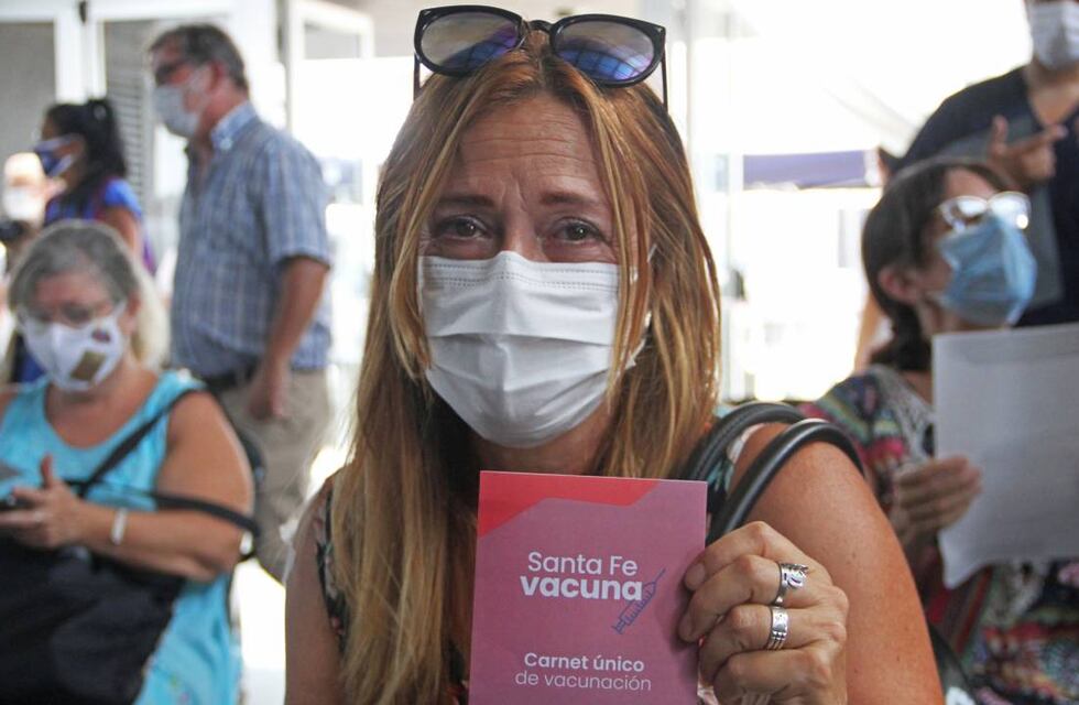 Pase sanitario en Santa Fe: oficinas públicas y la mayoría de los lugares privados lo exigirán