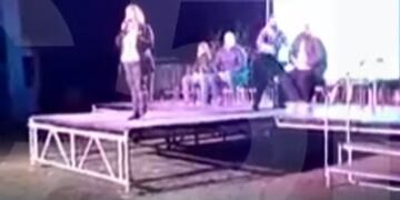 El momento en el que recibe el impacto (Captura de video).