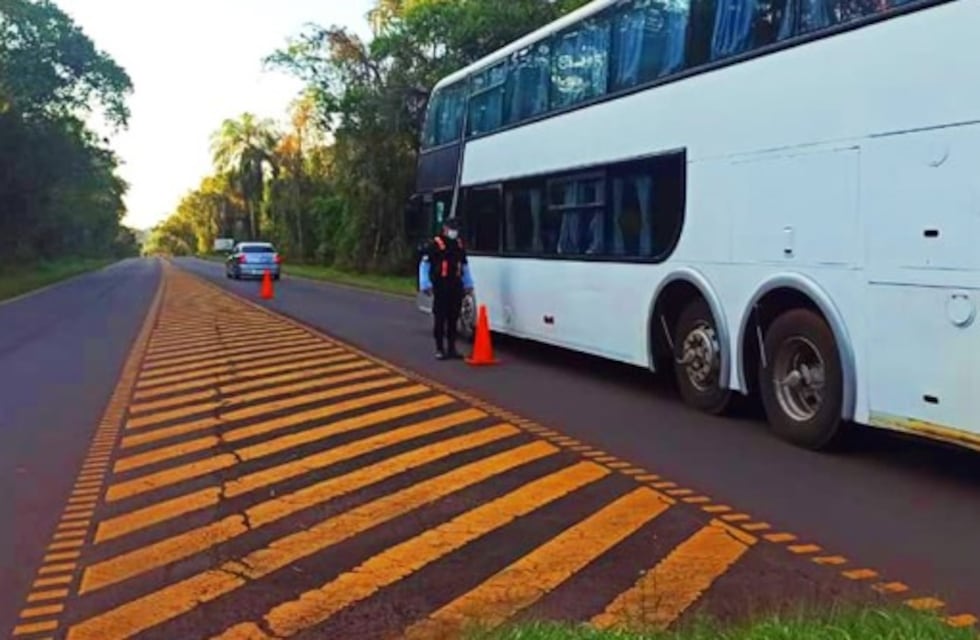 Parque Nacional Iguazú: policías realizan controles viales
