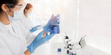 Investigan un laboratorio de Córdoba por presuntas estafas. (Freepik)