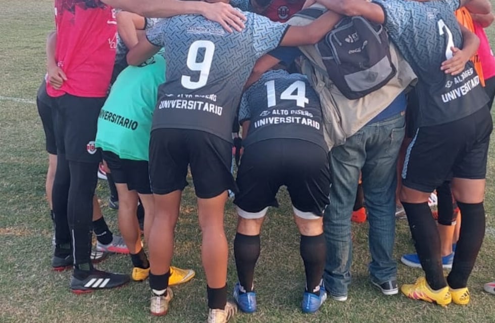 Universitario manda en la Primera de la Liga Cordobesa de fútbol