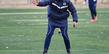 El entrenador portugués espera la llegada de algunos refuerzos para el plantel que debuta en el torneo de Liga Profesional ante Sarmiento