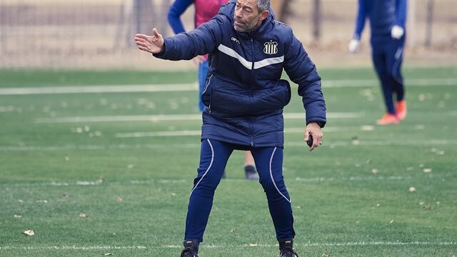 El entrenador portugués espera la llegada de algunos refuerzos para el plantel que debuta en el torneo de Liga Profesional ante Sarmiento