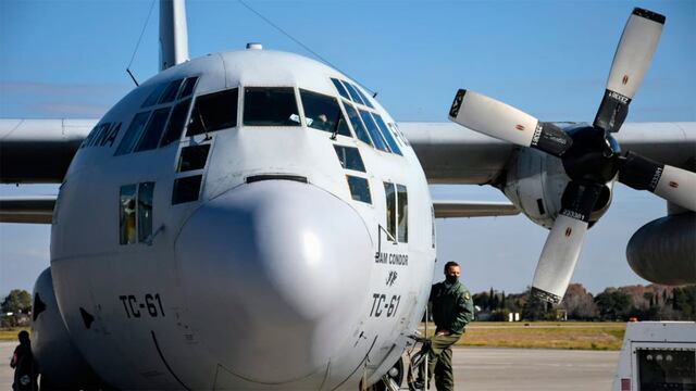 Aviones sobrevolaron Rosario en la previa al desfile del 20 de Junio