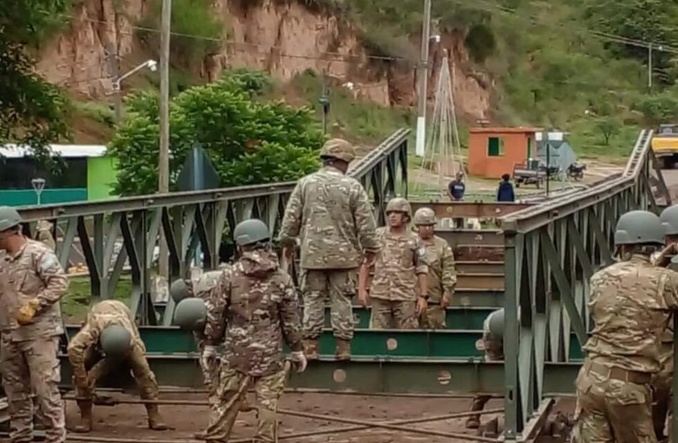 En dos días colocaron un puente Bailey en Las Juntas