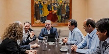 El reinicio fue proyectado para el segundo semestre de 2026; se mencionaron ajustes de instalaciones, empleo progresivo y proveedores locales.