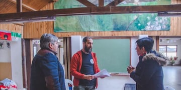 Autoridades Municipales se reunieron con el director de la Escuela Experimental Las Lengas para evaluar el proyecto de ordenanza que el Ejecutivo presentará en el Concejo Deliberante