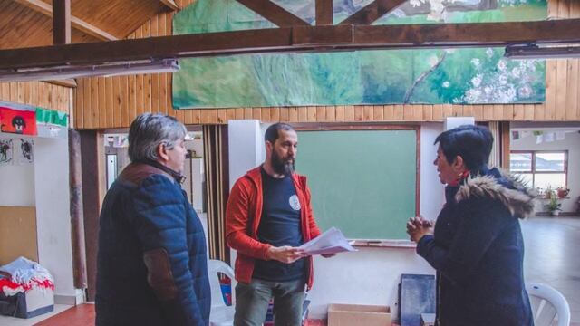 Autoridades Municipales se reunieron con el director de la Escuela Experimental Las Lengas para evaluar el proyecto de ordenanza que el Ejecutivo presentará en el Concejo Deliberante