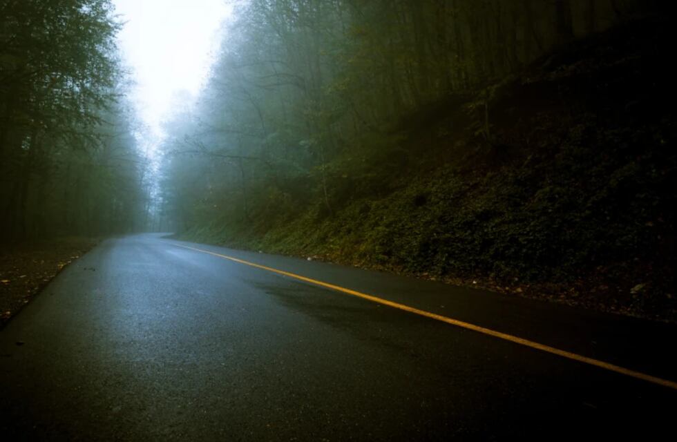 Recogió a un joven que hacía dedo y lo que pasó después fue aterrador