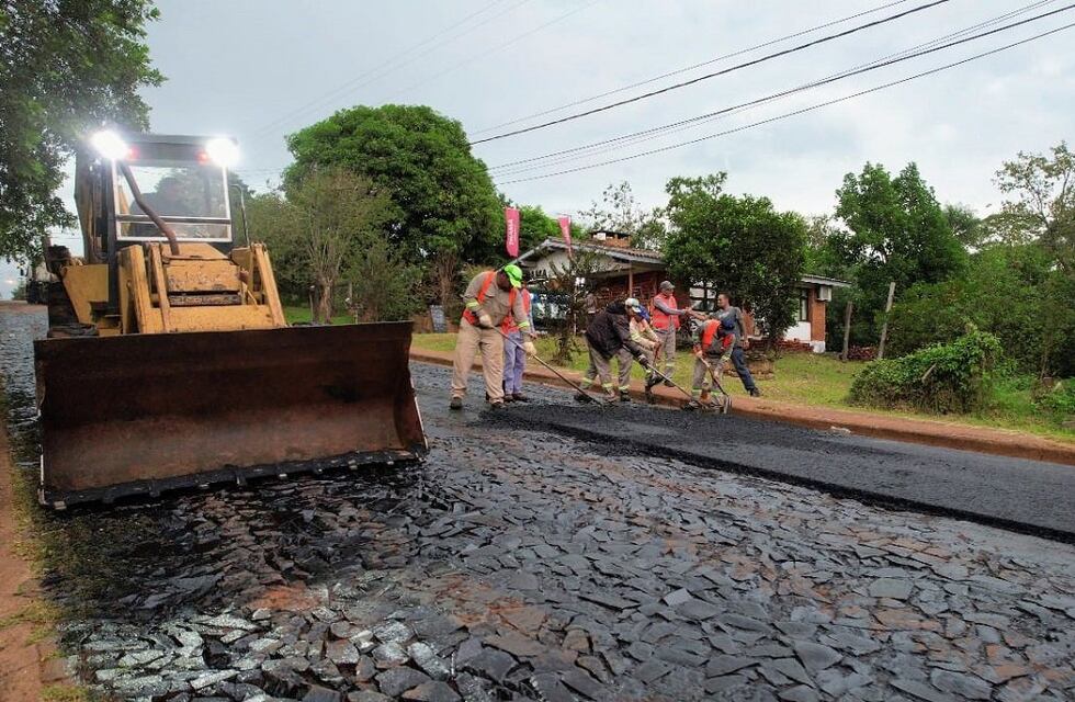 Continúa la ejecución de obras viales en Montecarlo