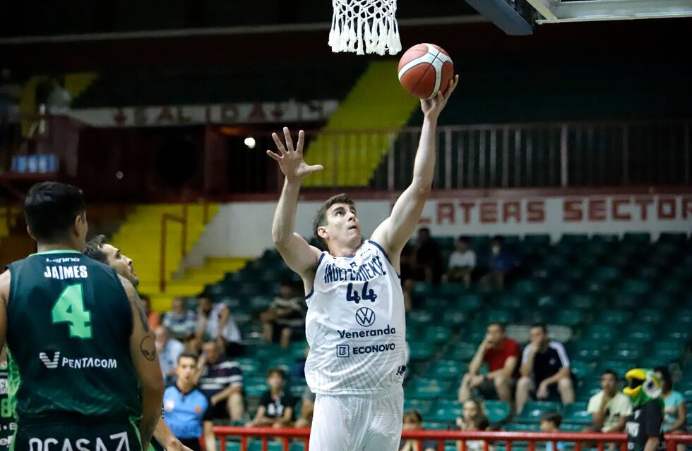 Atenas en caída libre: volvió a perder ante un Independiente de Oliva que hace historia