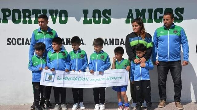 "La educación es para siempre", lema del Club Deportivo Los Amigos.