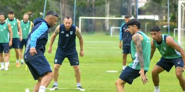 Gimnasia y Esgrima de Jujuy ajusta piezas y prepara su debut oficial 2026 con caras nuevas y también futbolistas con experiencia en el plantel.