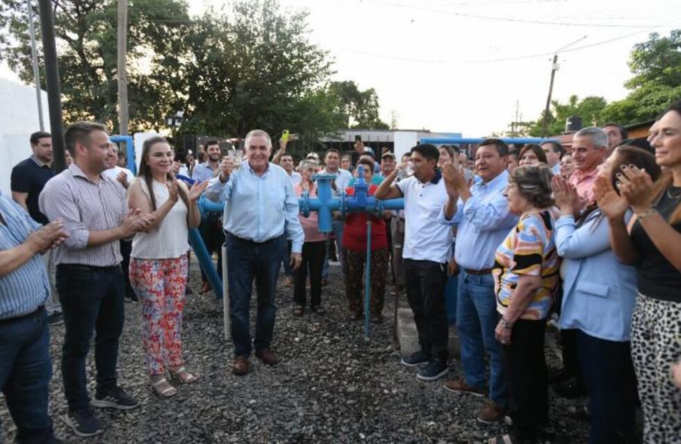 Inauguran pozo de agua, alumbrado y pavimento en Lastenia