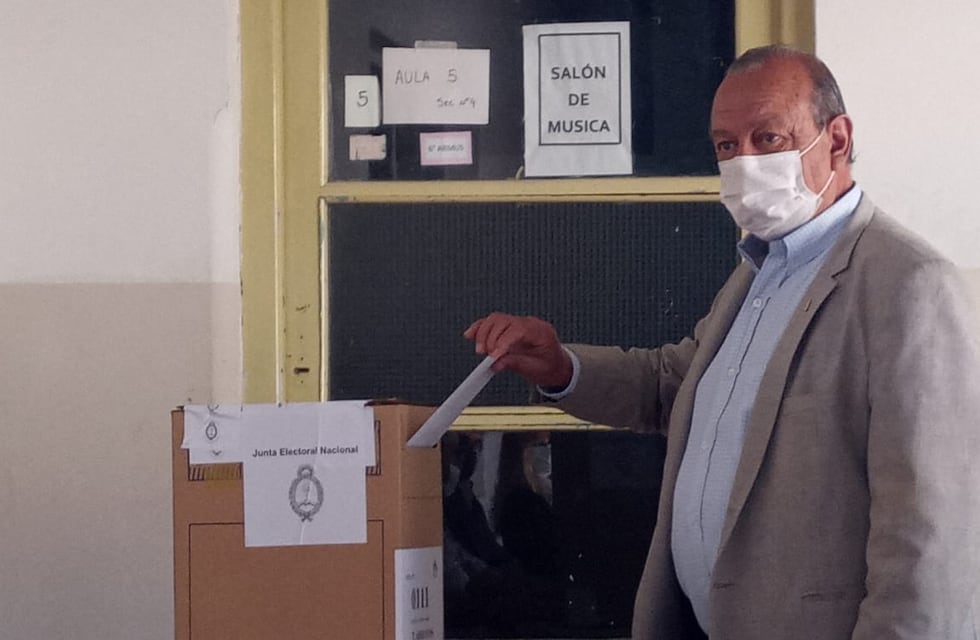 Carlos Sánchez: “Quedamos en el medio de una grieta muy grande”