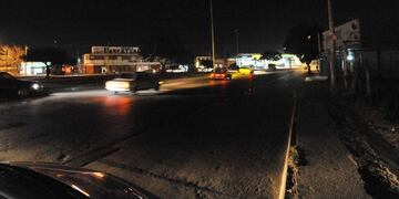 San Vicente. En avenida Sabattini al 3600 falta parte del alumbrado público. Los vecinos reclaman hace tiempo, pero no hay novedades. Las quejas se extienden a otros barrios de la ciudad de Córdoba (Sergio Cejas/LaVoz).