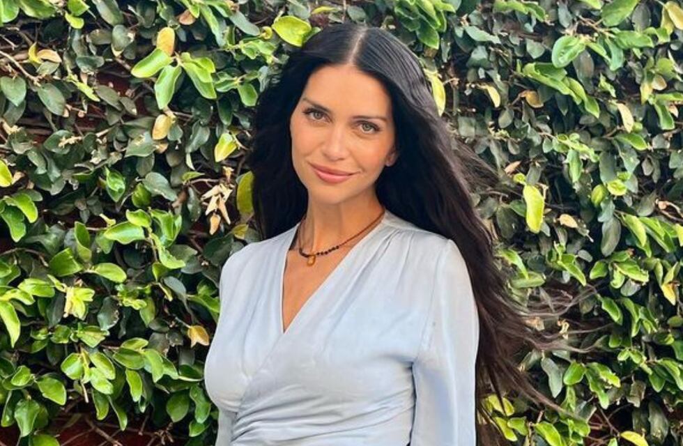Zaira Nara posó con un corset de charol negro: “Noche de sábado”