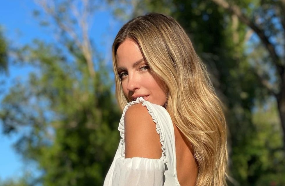 Con una bikini multicolor, Rocío Guirao Díaz le dio la espalda a la cámara: “Días buenos”