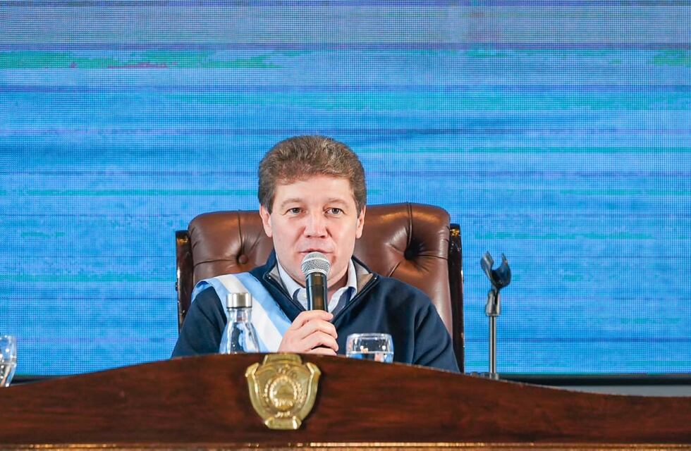 “Hay 455 viviendas en construcción, 600 licitadas, 1900 a licitar y 130 del IPVyH”