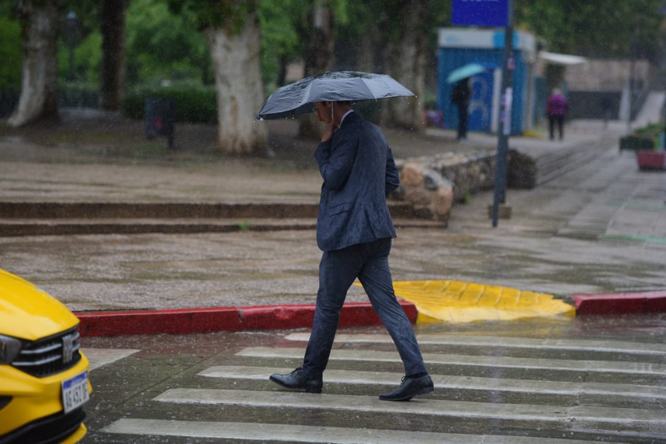 Clima. Intensa lluvia sobre la ciudad de Córdoba. (José Gabriel Hernández / La Voz)