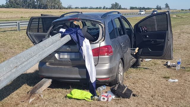 TRAGEDIA. El auto en el que viajaban los hinchas de Talleres (Nicolás Bravo/LaVoz).