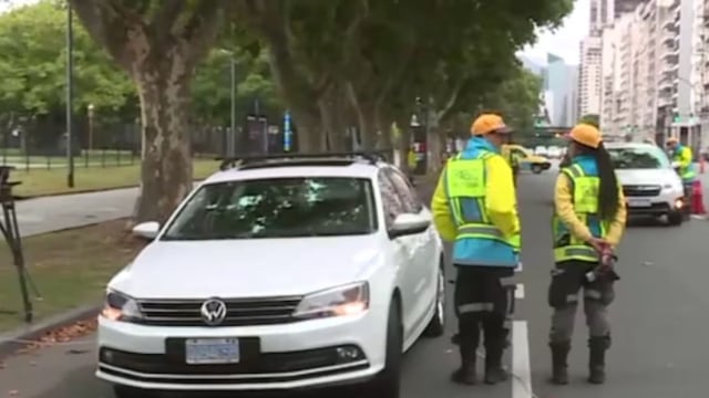 Dos diplomáticos rusos se negaron a hacer el control de alcoholemia y se atrincheraron a su auto