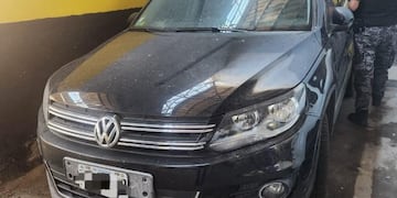 El vehículo que contenía una sustancial suma de dinero en dólares, pesos y otras monedas extranjeras.