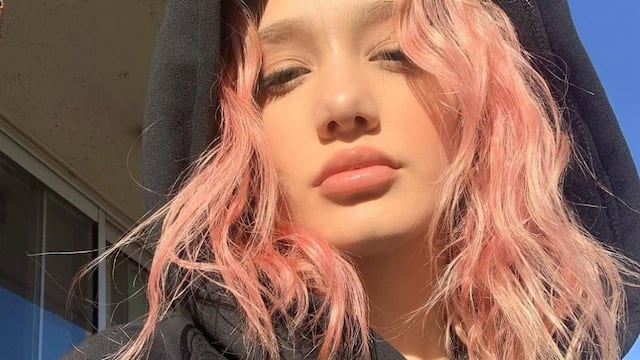 Ángela Torres fue grabada grafiteando las paredes de la vía pública mientras llevaba puesta una microbikini