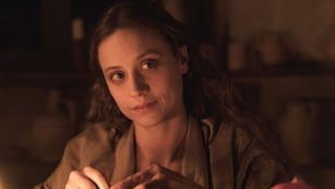 Netflix: la serie española basada en hechos reales que atrapa con su historia de amor prohibida y es un éxito