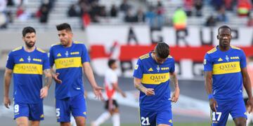 Los hinchas y periodistas de Boca criticaron a los jugadores por la derrota en el Superclásico.