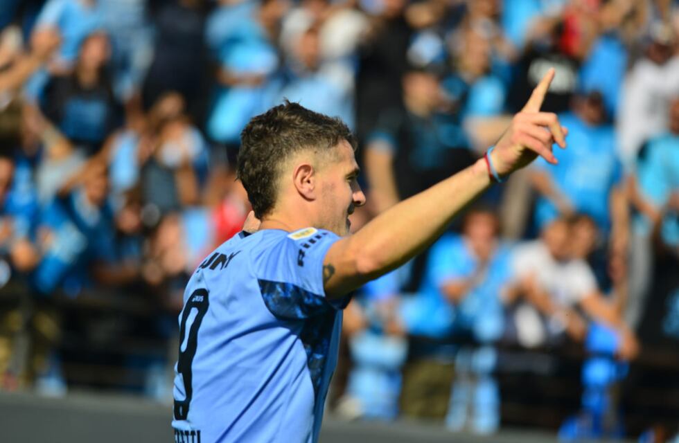 Pablo Vegetti anuló la marca de Diego Godín y anotó el 1 a 0 de Belgrano ante Vélez