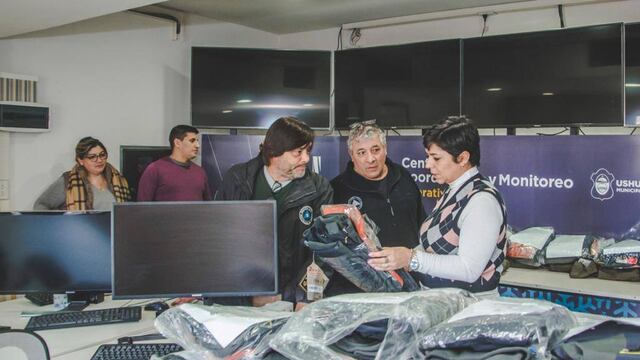 La Municipalidad de Ushuaia entregó indumentaria a trabajadores y trabajadoras de Defensa Civil