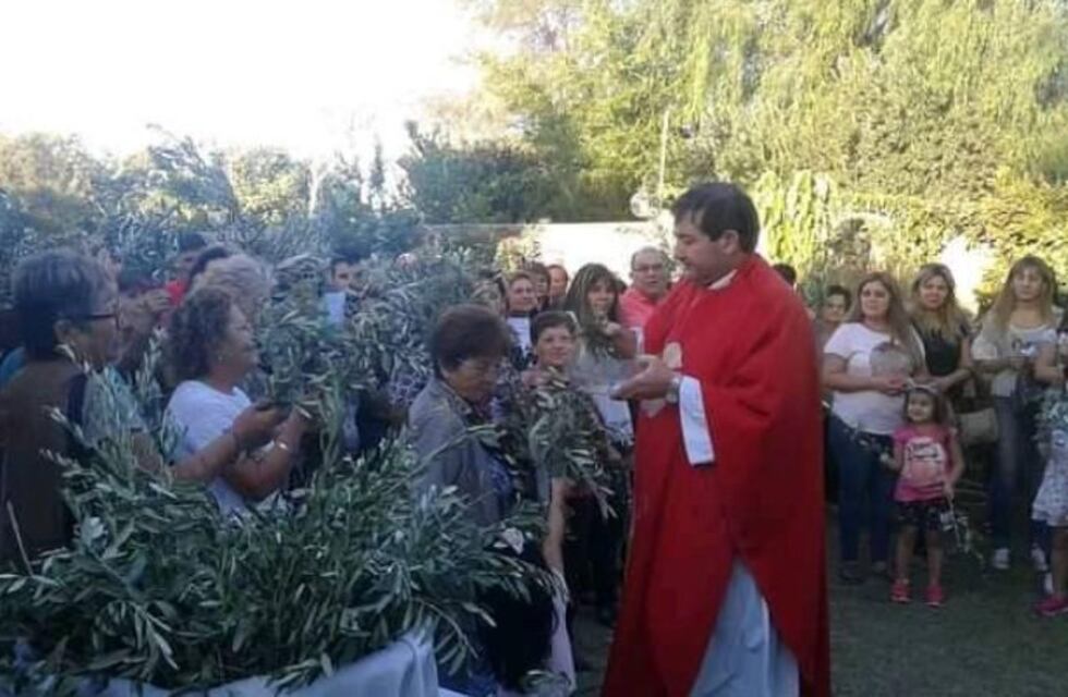 Un popular sacerdote sanjuanino deja la Iglesia Católica para formar una familia