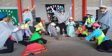 “Danzando a la Pachamama” contó con la participación de ballets de Jujuy, Salta, Tucumán y Tarija (Bolivia).