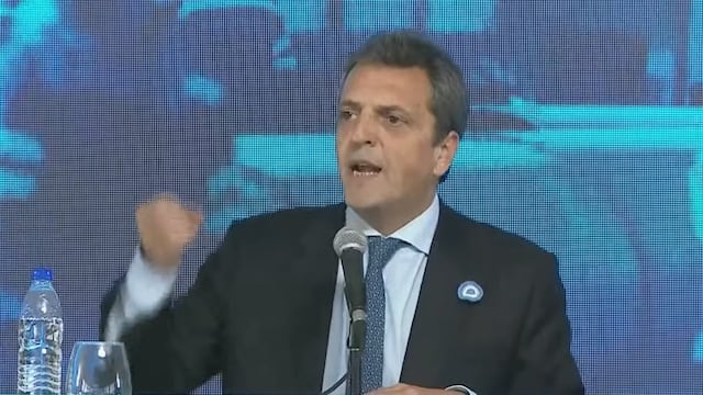 El Ministro de Economía y precandidato a presidente por Unidad por la Patria, Sergio Massa, durante su alocución. Foto: Captura transmisión