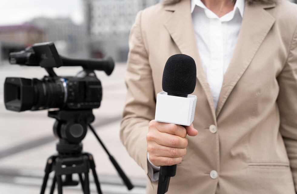 Una renombrada periodista de Córdoba sufrió un terrible robo en un móvil en vivo: “¡Harta!”