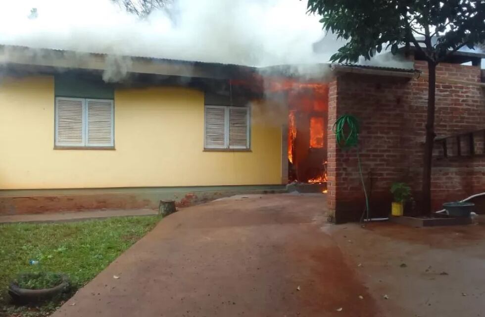 Incendio en Jardín América: familia quedó sin nada después de encender una vela a San Cayetano