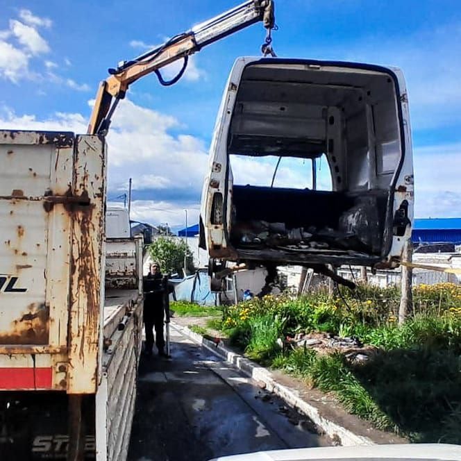 Retiro de vehículos que se encontraban abandonados en distintos sectores de la ciudad.