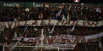 Los hinchas de Instituto y su aguante. De lo poco rescatable en la noche de Alta Córdoba (Facundo Luque).