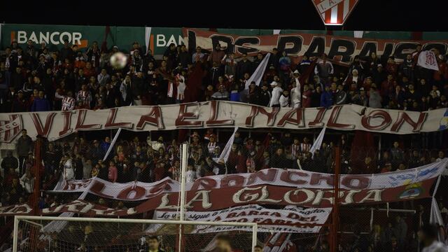 Los hinchas de Instituto y su aguante. De lo poco rescatable en la noche de Alta Córdoba (Facundo Luque).