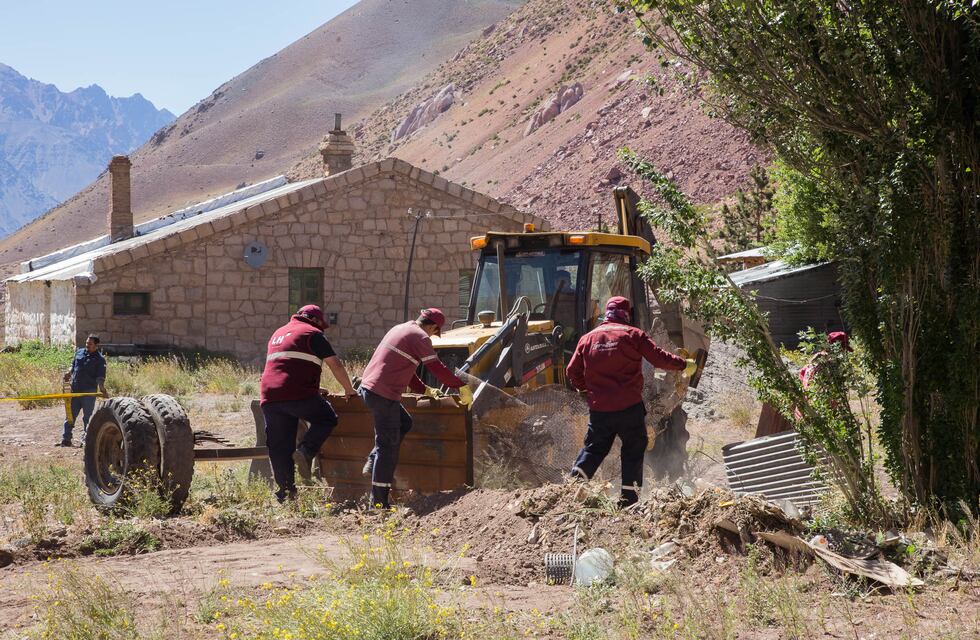Limpiaron Puente del Inca y extrajeron 4,5 toneladas de residuos