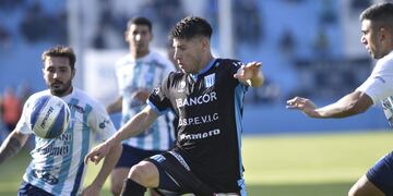 Pablo la Joya López, otra de las figuras en la goleada de Racing (Ramiro Pereyra / La Voz).