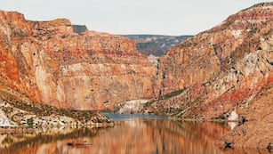 La reserva natural de la Laguna del Atuel es una de las atracciones más imponentes de Mendoza.