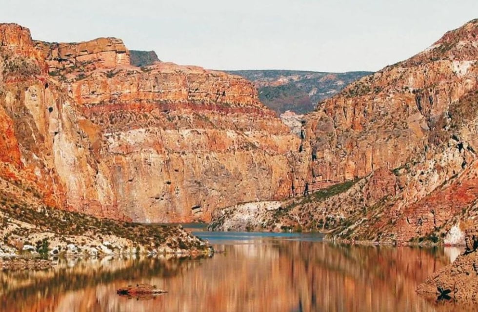 Oasis imperdible en Mendoza: cómo llegar y qué hacer en la reserva natural Laguna del Atuel
