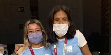 Yanina Martínez y Antonella Ruiz Díaz compartieron una foto luego de ganar las primeras medallas argentinas en los Juegos Paralímpicos de Tokio.