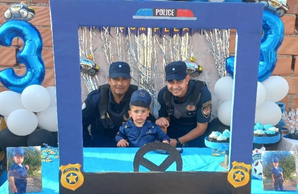 Córdoba: es fan de la Policía y dos oficiales lo sorprendieron en su cumpleaños