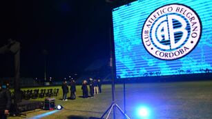 Luis Fabián Artime en la asamblea de Belgrano en el estadio Gigante de Alberdi. (Javier Ferreyra / La Voz)
