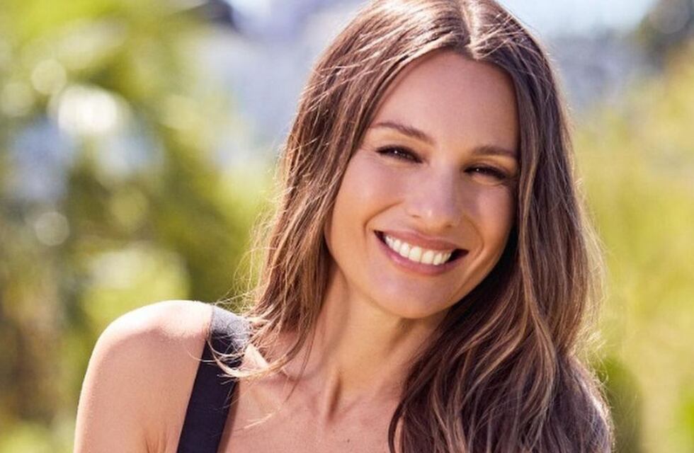 Pampita demostró por qué el blanco es su color desde un desfile en Punta del Este